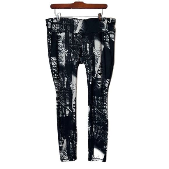 GapFit Cityscape Leggings - Picture 2 of 5